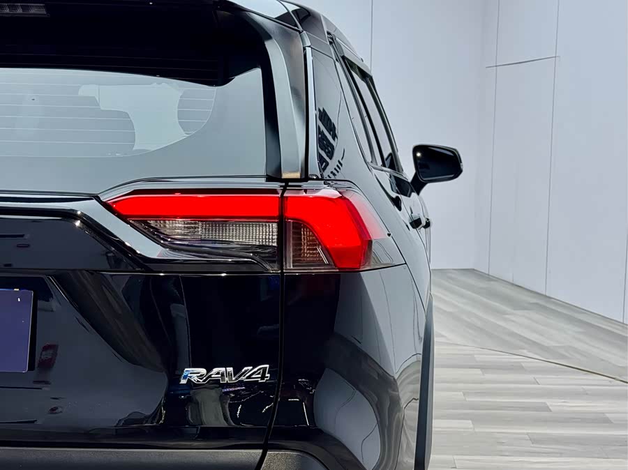 Toyota RAV4 2022 car image #27