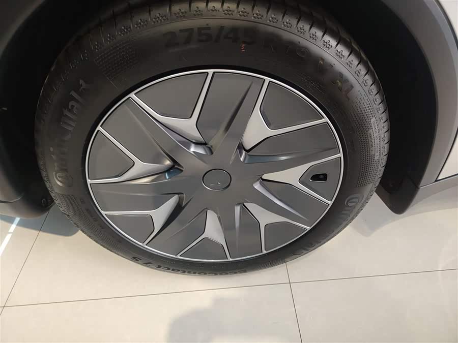 特斯拉 Model Y L 2025 汽车图片 #27