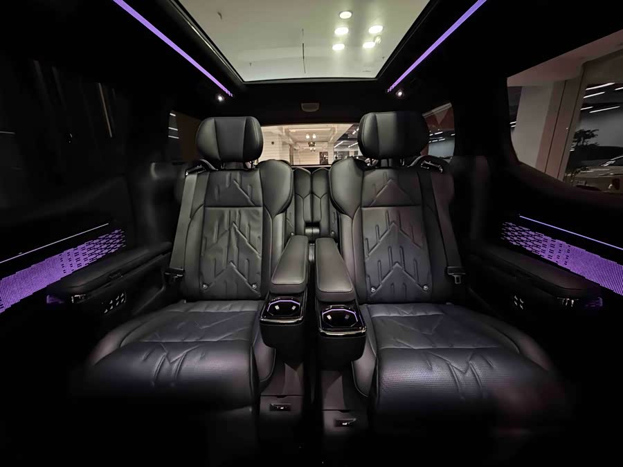 极氪 极氪009 2024 汽车图片 #27