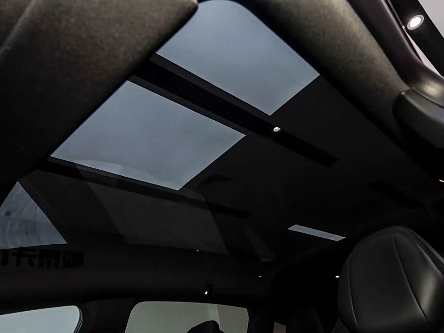 特斯拉 Model Y L 2025 汽车图片 #27