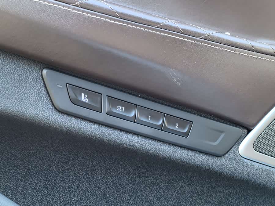 BMW 7 Series 2020 car image #27