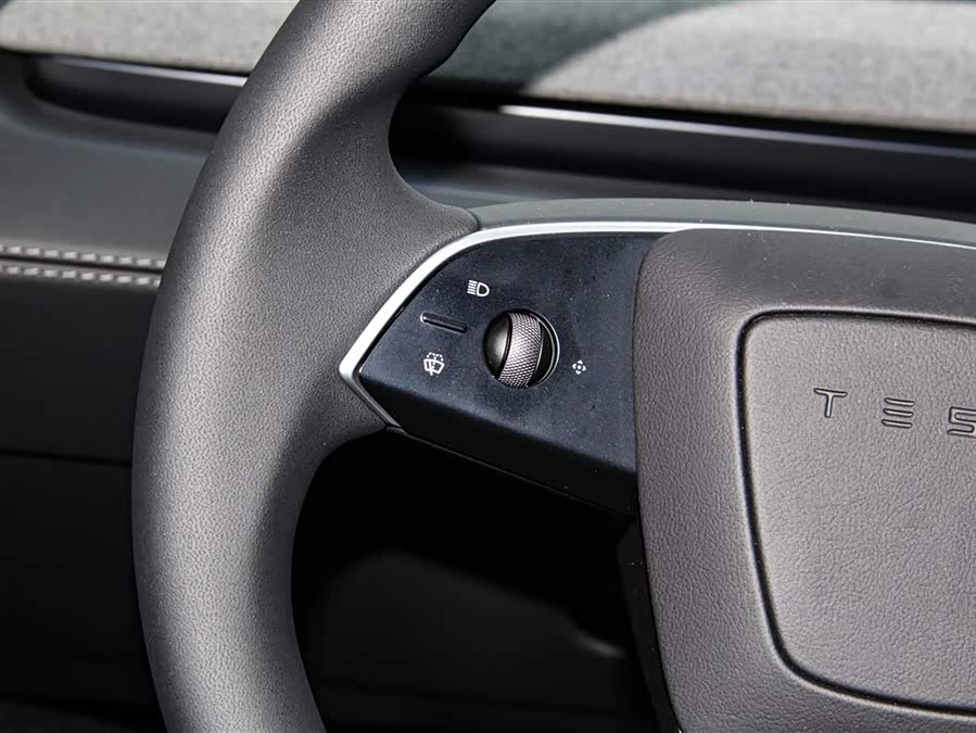 特斯拉 Model Y L 2025 汽车图片 #27