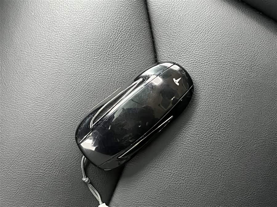 Tesla Model X 2018 car image #27