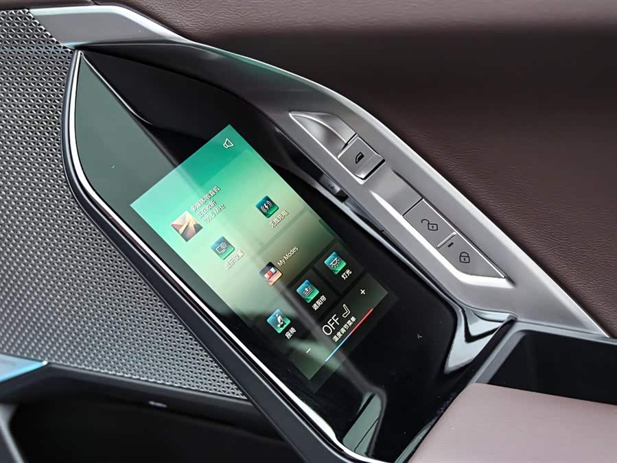 BMW i7 2024 car image #27