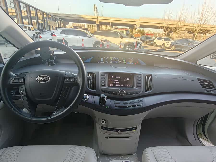 BYD e6 2015 car image #27