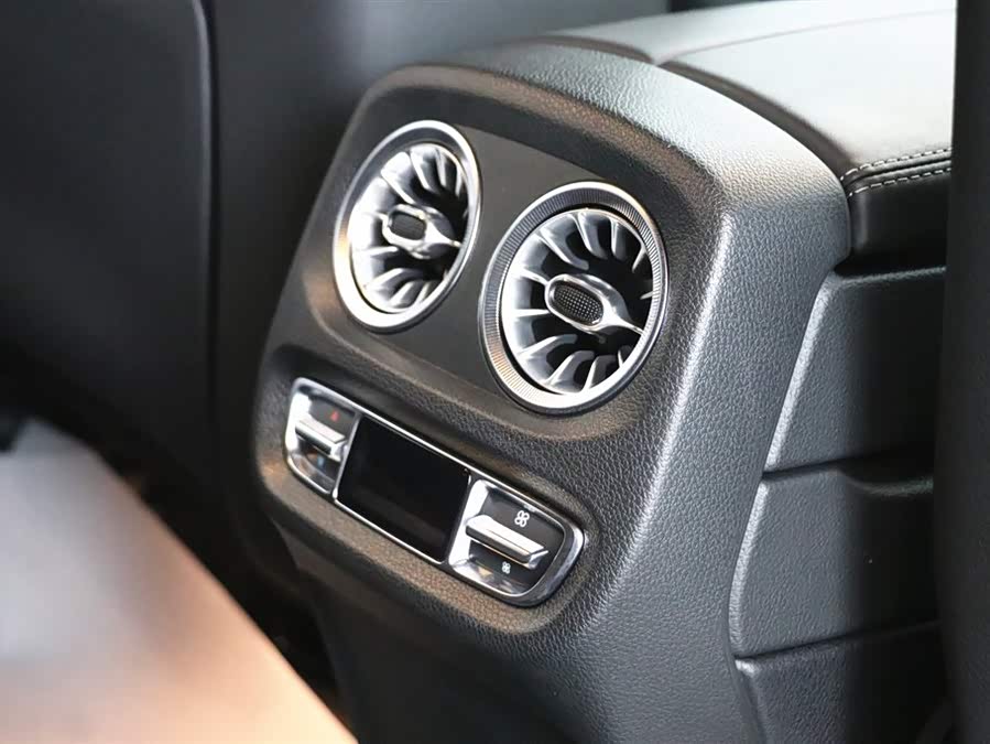 Mercedes-Benz 2025 car image #27