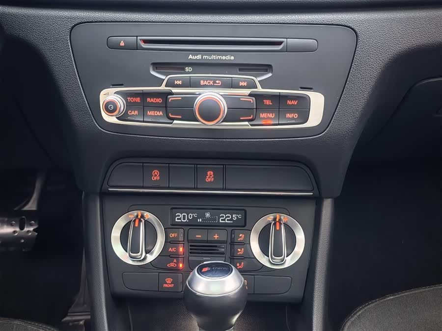 Audi Q3 2015 car image #27