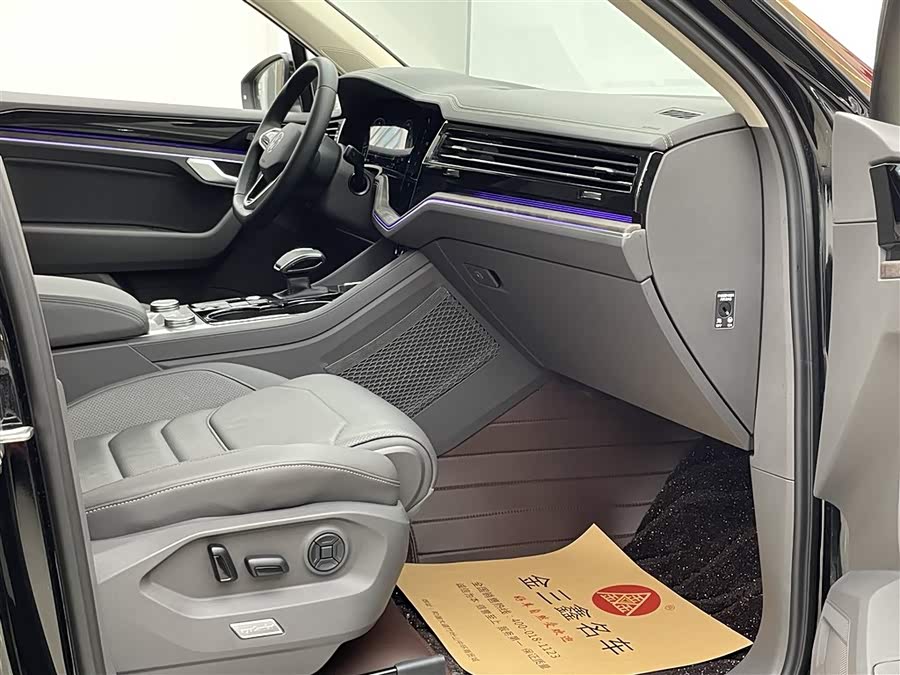 Volkswagen Touareg 2024 car image #27