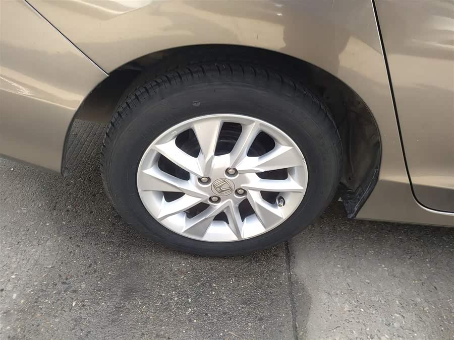 Honda Greiz 2015 car image #27