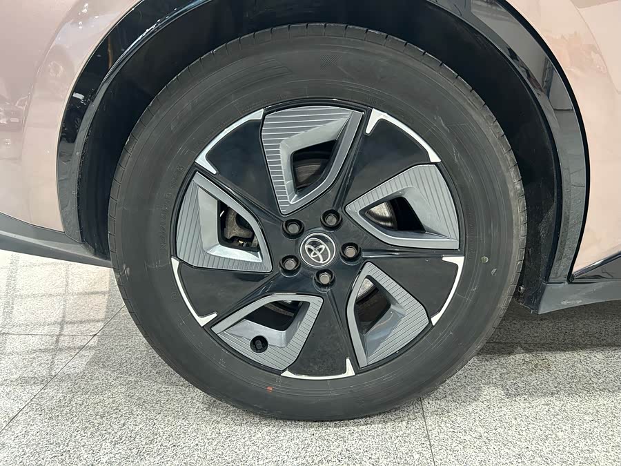 Toyota bZ3 2023 immagine di auto #27