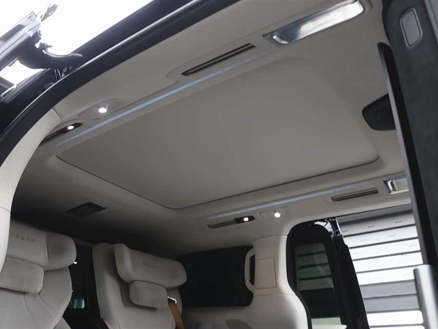 极氪 极氪009 2024 汽车图片 #27