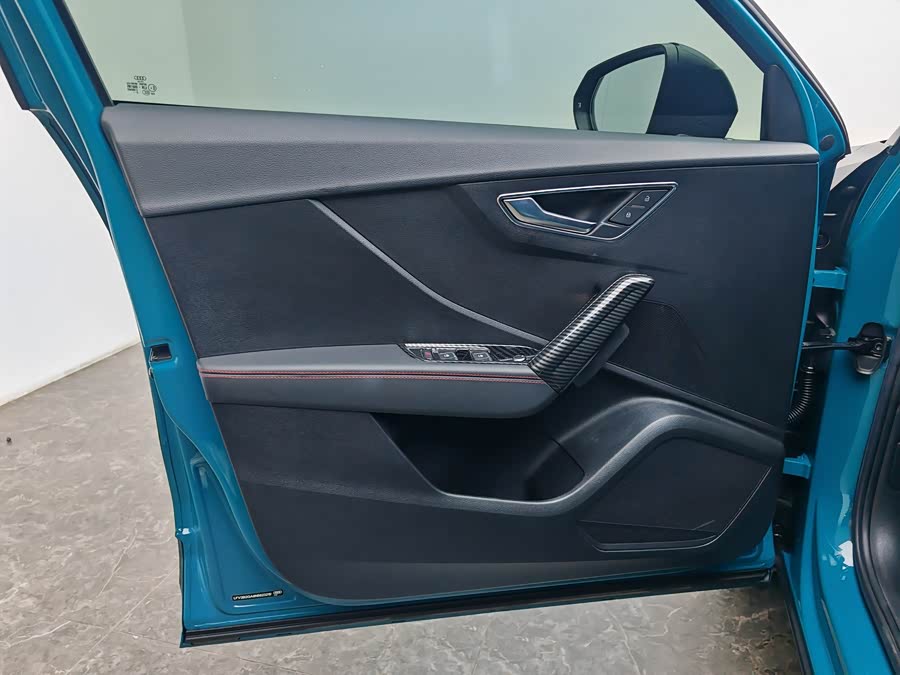 Audi Q2L 2023 car image #27