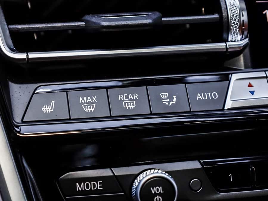 BMW 8 Series 2023 immagine di auto #27