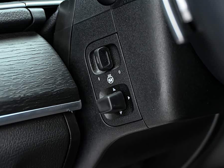 Mercedes-Benz GLE Class 2023 car image #27