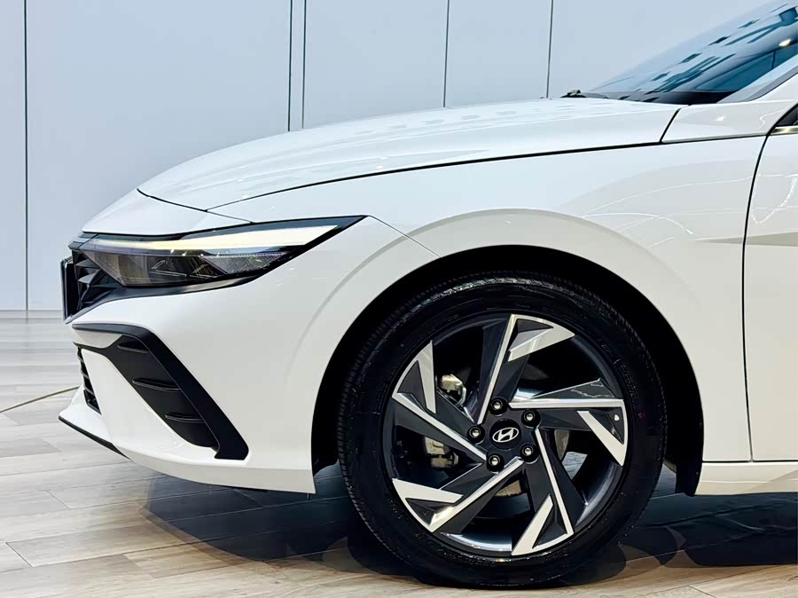 Hyundai Elantra 2025 car image #27