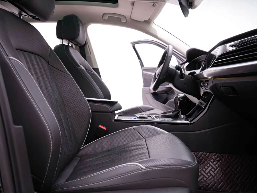 Volkswagen Passat 2023 immagine di auto #27