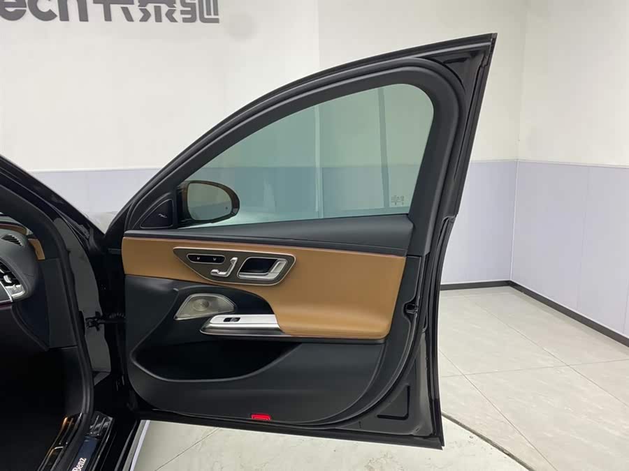 Mercedes-Benz E Class 2024 car image #27