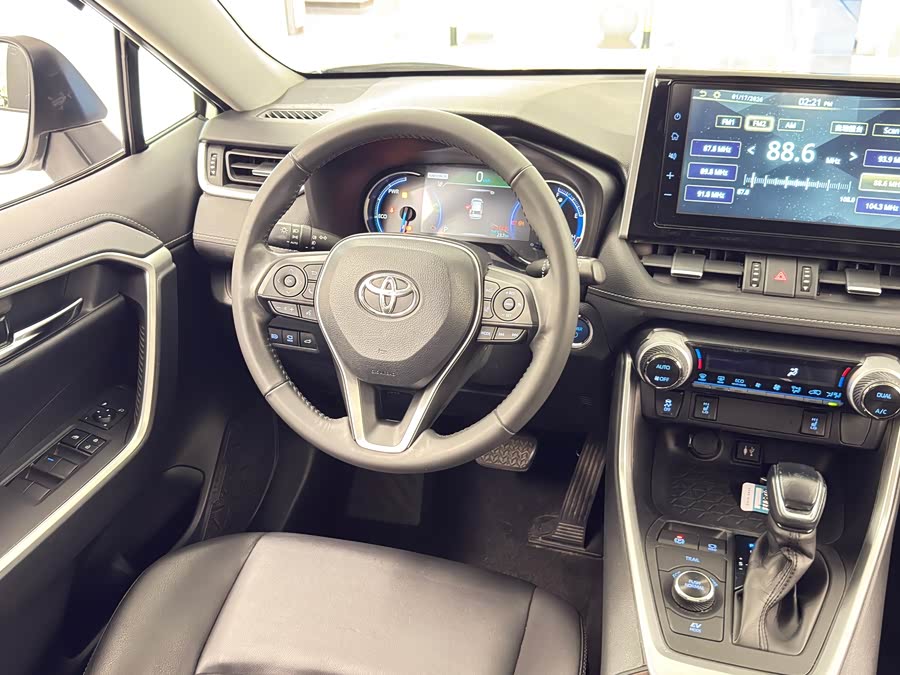 Toyota RAV4 2021 car image #27