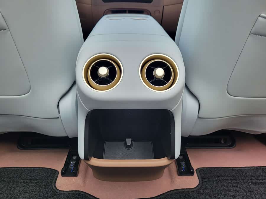 Avatr 07 2025 car image #27