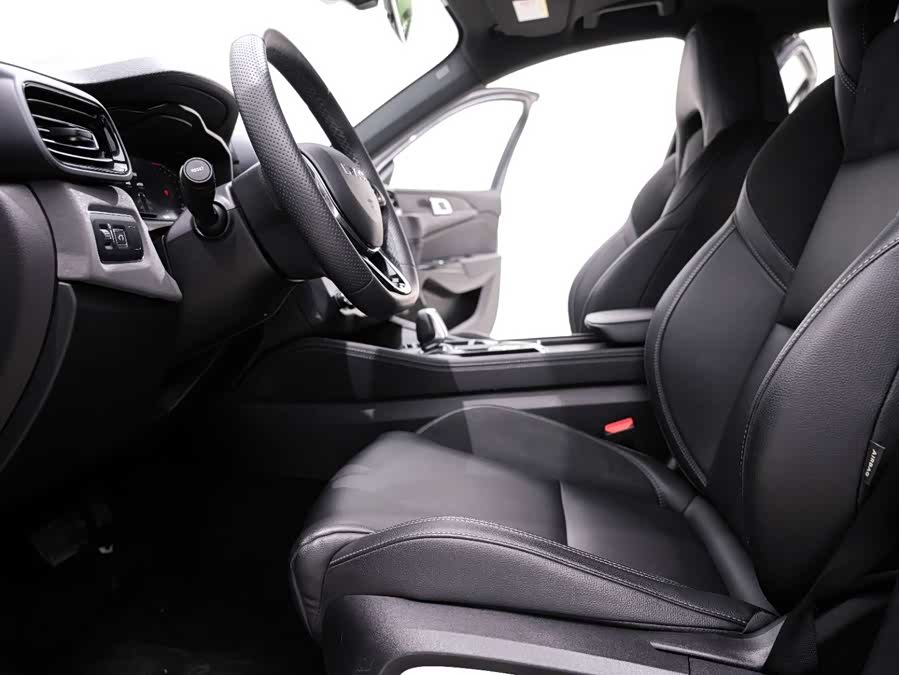 Lynk & Co 02 2020 car image #27