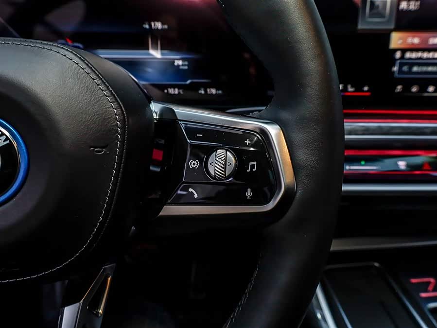 BMW i7 2024 car image #27