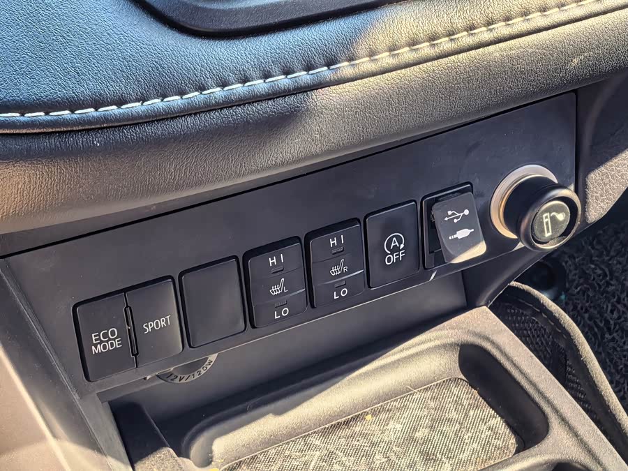 Toyota RAV4 2017 car image #27