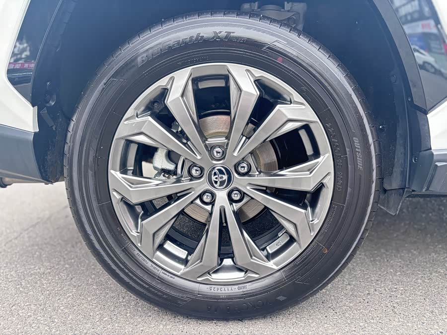Toyota RAV4 2025 car image #27