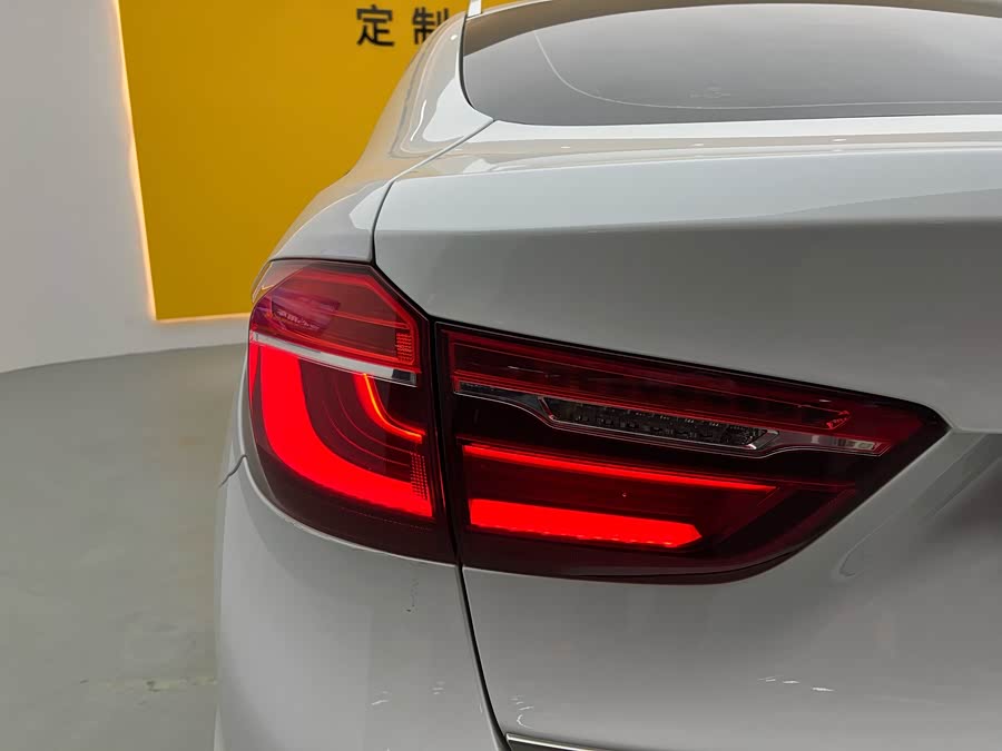 BMW X6 2018 imagem de carro #27