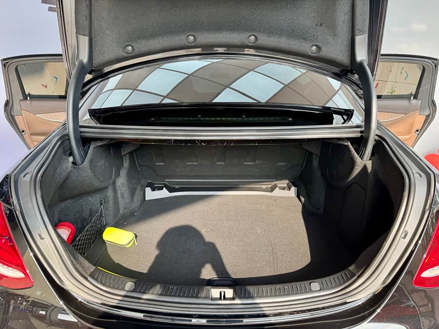 Mercedes-Benz E Class 2020 car image #27