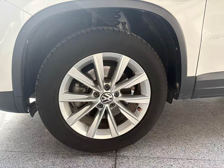 Volkswagen Tiguan 2017 car image #27