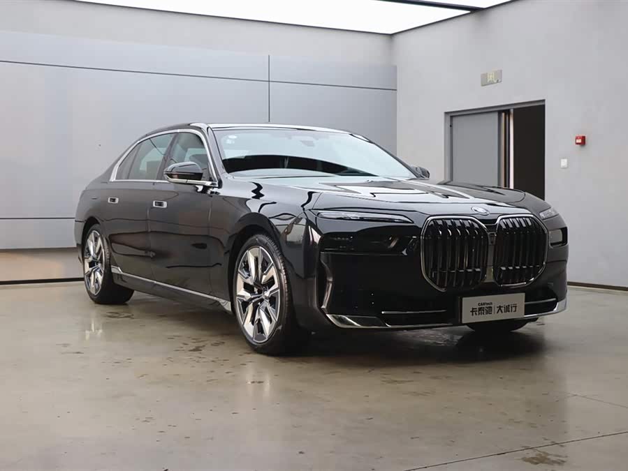 BMW 7 Series 2024 car image #27