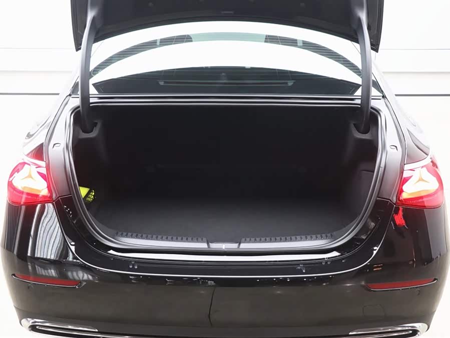 Mercedes-Benz E Class 2024 car image #27