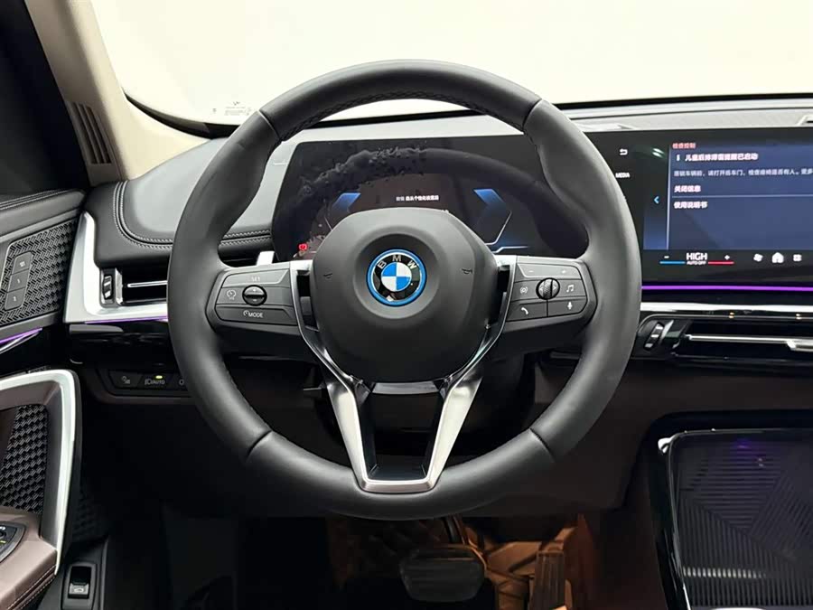 BMW iX1 2025 صورة سيارة #27