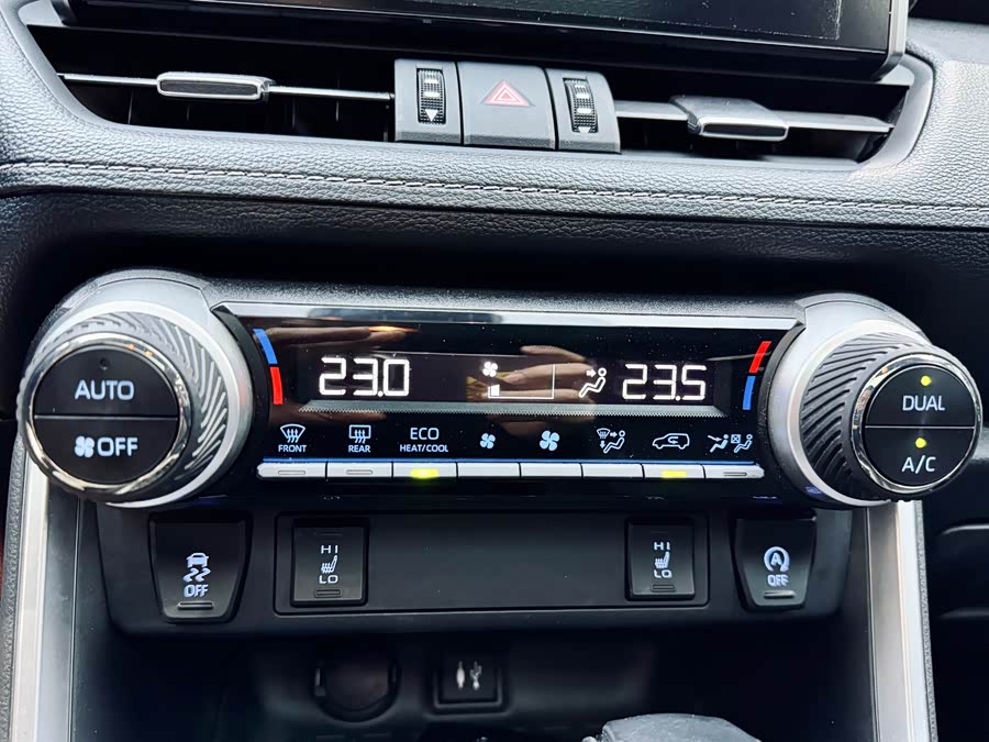Toyota RAV4 2022 car image #27