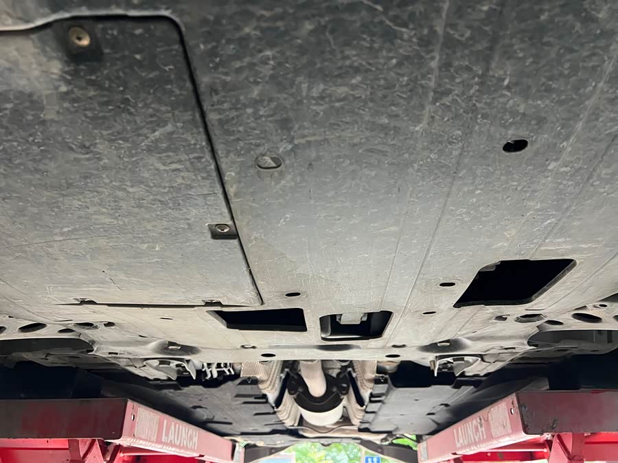 Forthing JOYEAR X6 2018 car image #27