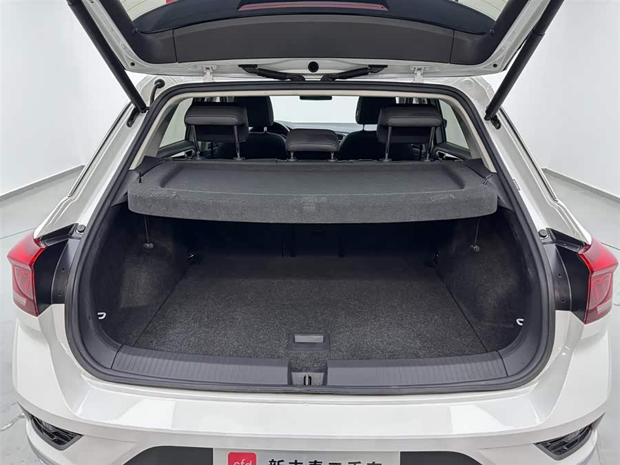 Volkswagen T-Roc 2020 car image #27