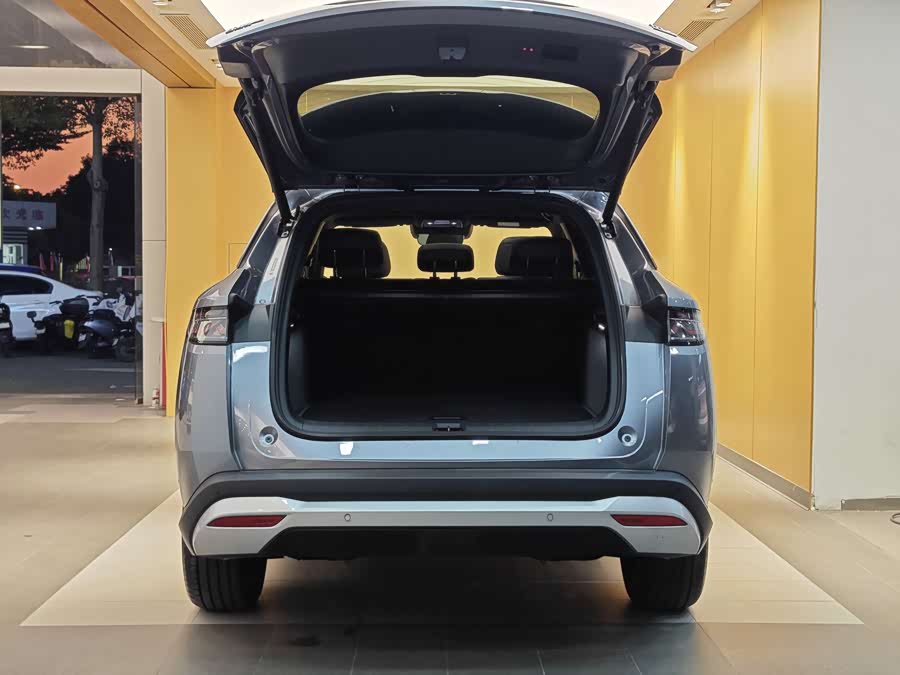 BYD SongL DM-i 2025 #27 BYD SongL DM-i 2025 car image #27