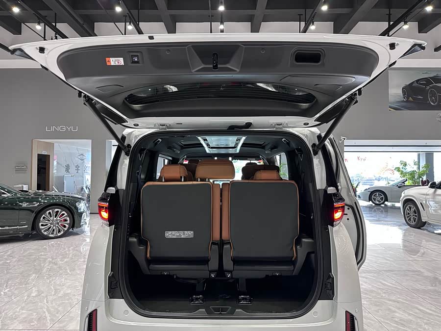 Toyota Vellfire 2024 #27 Toyota Vellfire 2024 صورة سيارة #27