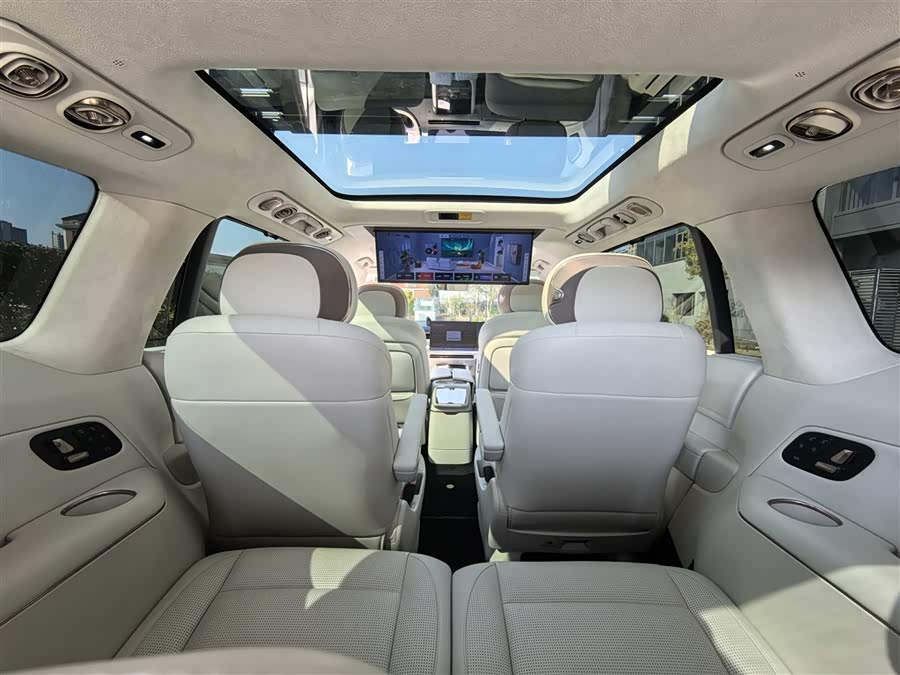 Lynk & Co 900 2025 car image #27