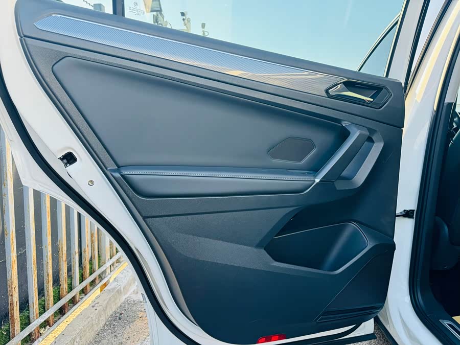 Volkswagen Tiguan L 2020 #27 Volkswagen Tiguan L 2020 car image #27