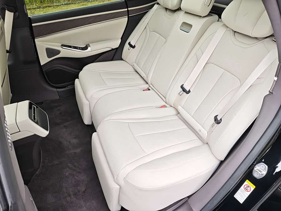 Denza Z9 2024 #27 Denza Z9 2024 car image #27