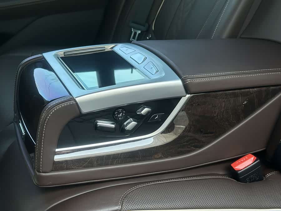 BMW 7 Series 2016 car image #27