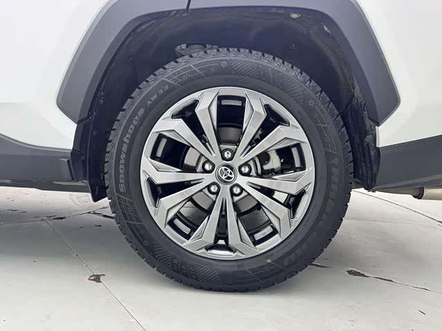 Toyota RAV4 2024 car image #27
