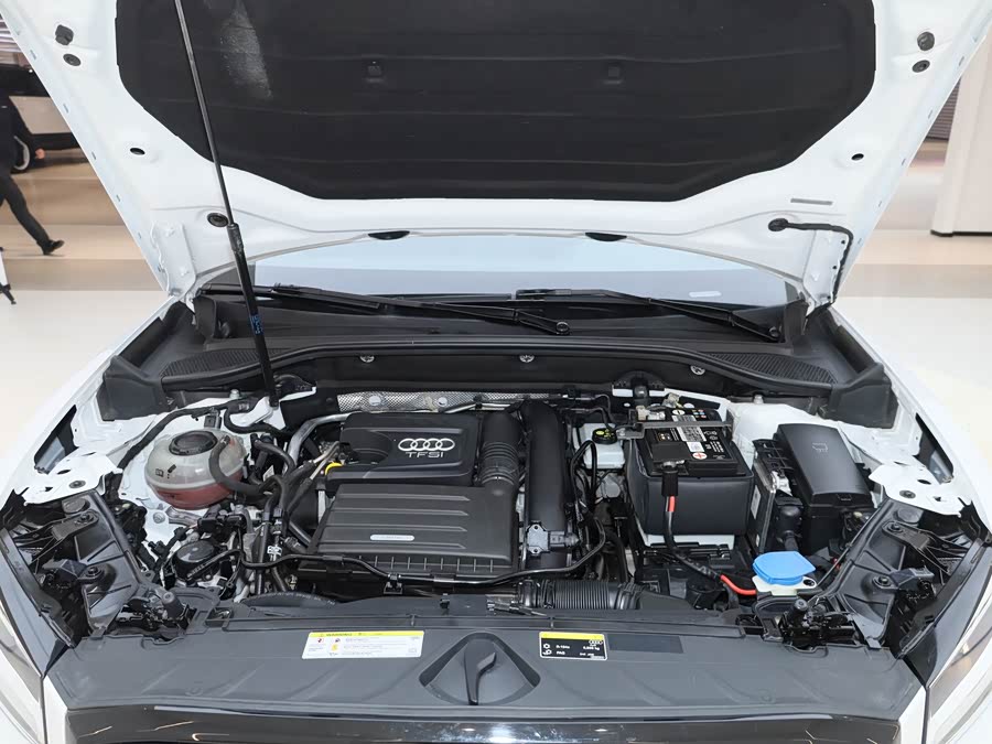 Audi Q2L 2021 car image #27