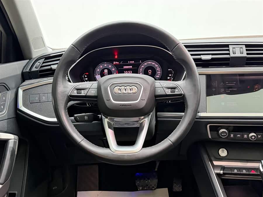 Audi Q3 2022 car image #27