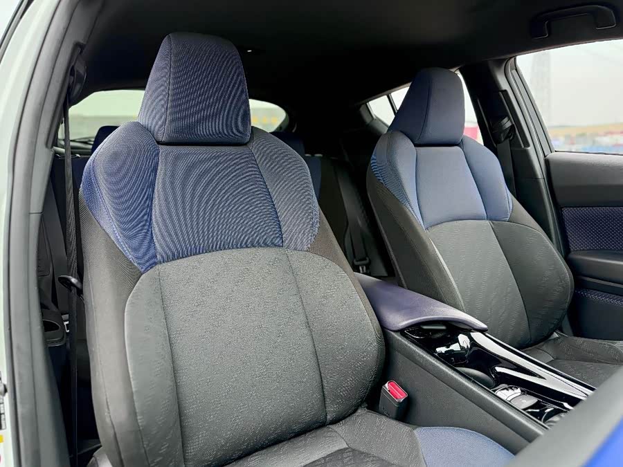 Toyota C-HR 2018 #27 Toyota C-HR 2018 car image #27