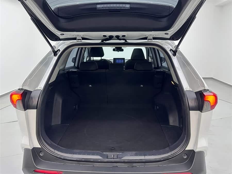 Toyota RAV4 2023 car image #27