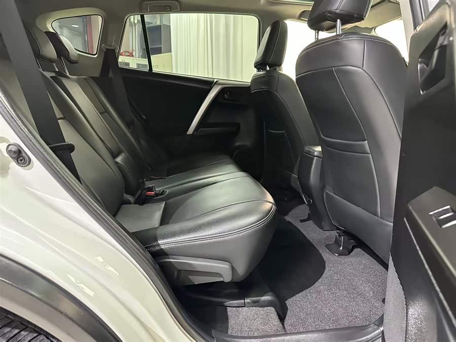 Toyota RAV4 2019 car image #27
