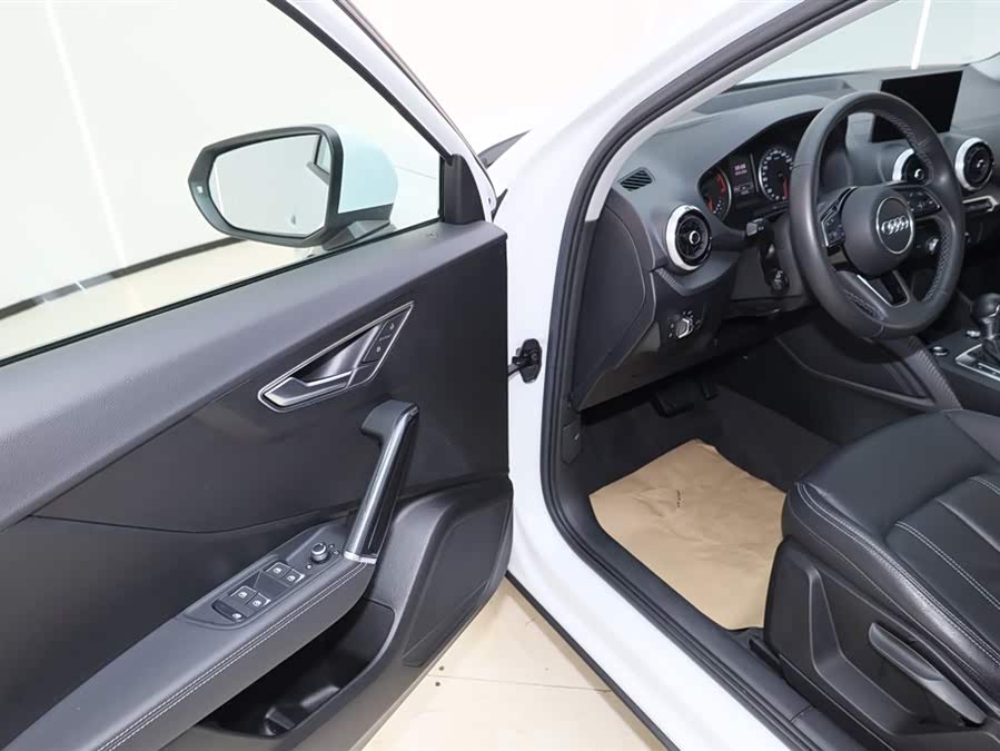 Audi Q2L 2023 car image #27