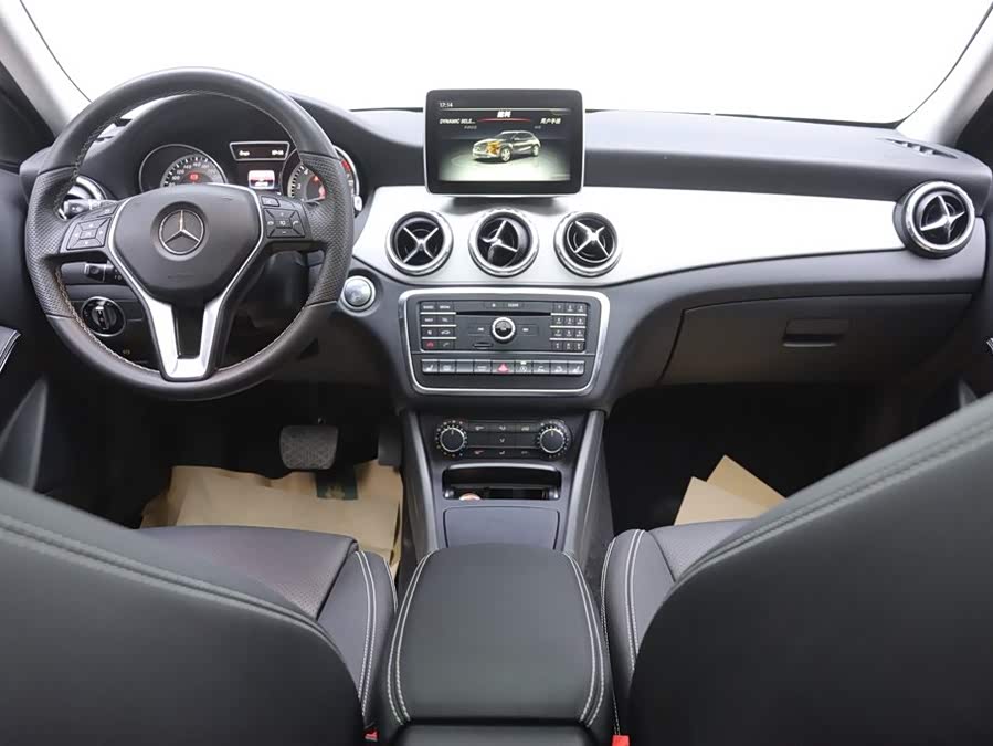 Mercedes-Benz GLA Class 2016 car image #27